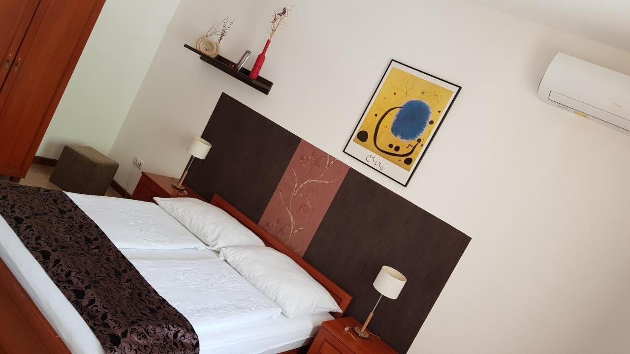 Aquarius Vendeghaz Hotel Szeged Exterior photo