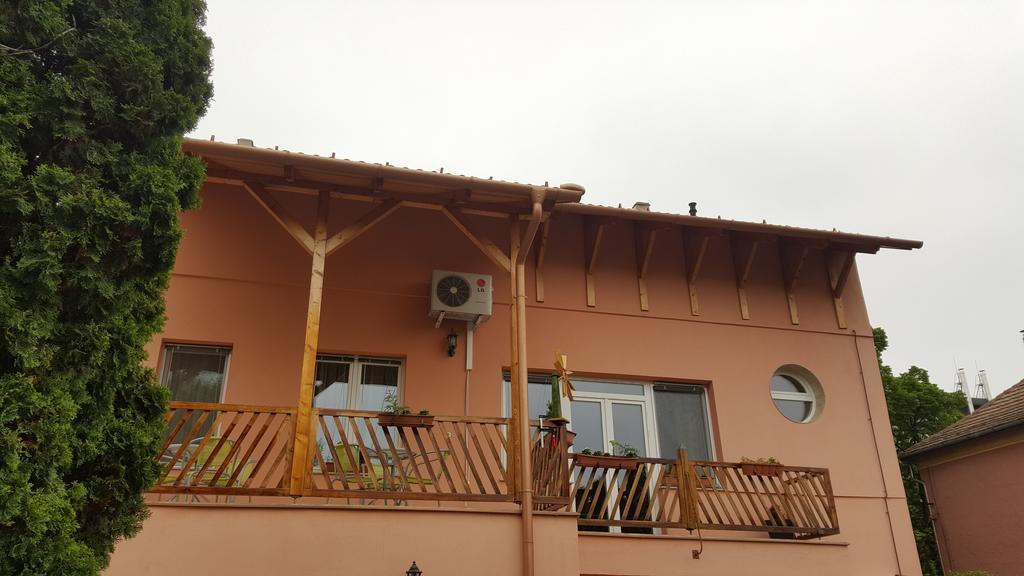 Aquarius Vendeghaz Hotel Szeged Exterior photo